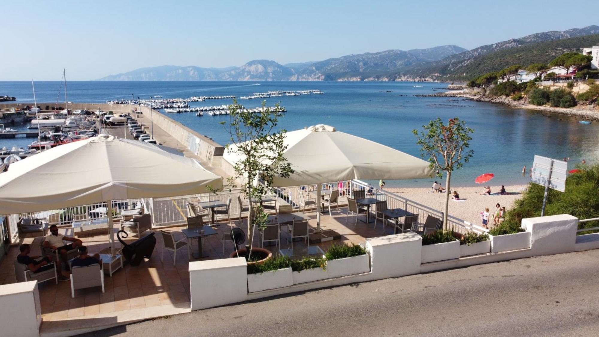 Bue Marino Hotel & Roof Lounge Кала Гононе Екстериор снимка